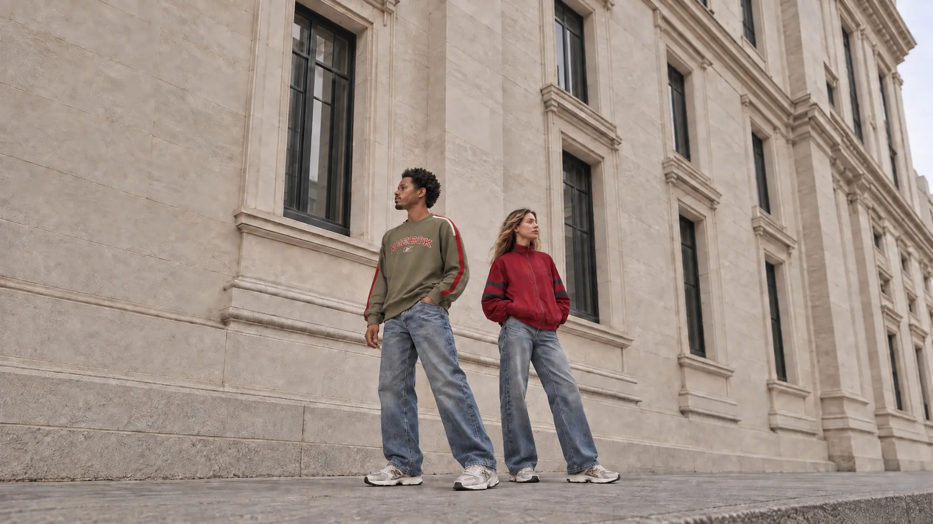 2 models in vintage streetwear looks 90s und y2k