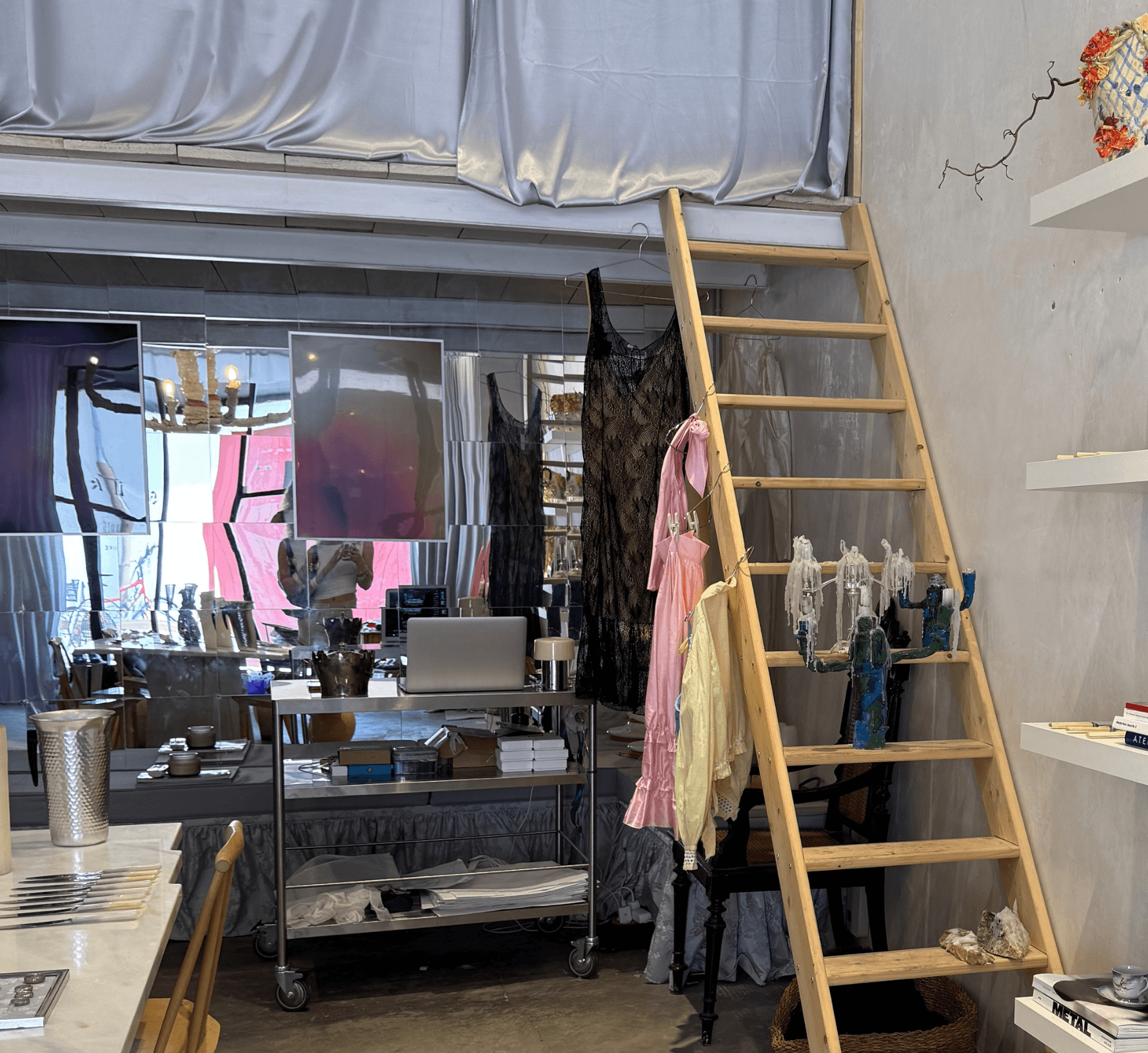 Secondhand Laden Innenansicht